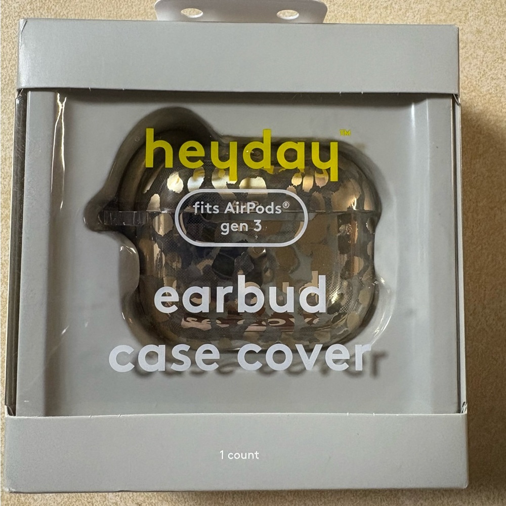 New sealed in package Heyday earbud case cover gold